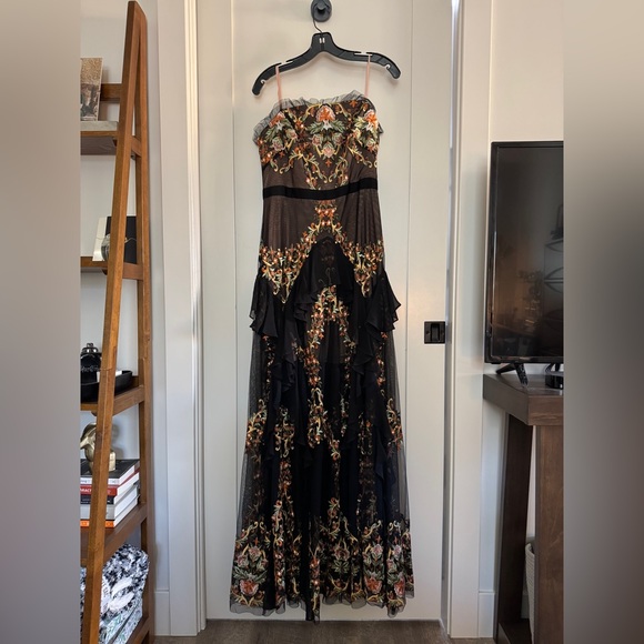 ✨STUNNING✨Tiered ruffled embroidered BCBG MAX AZARIA GOWN DRESS - Picture 6 of 13